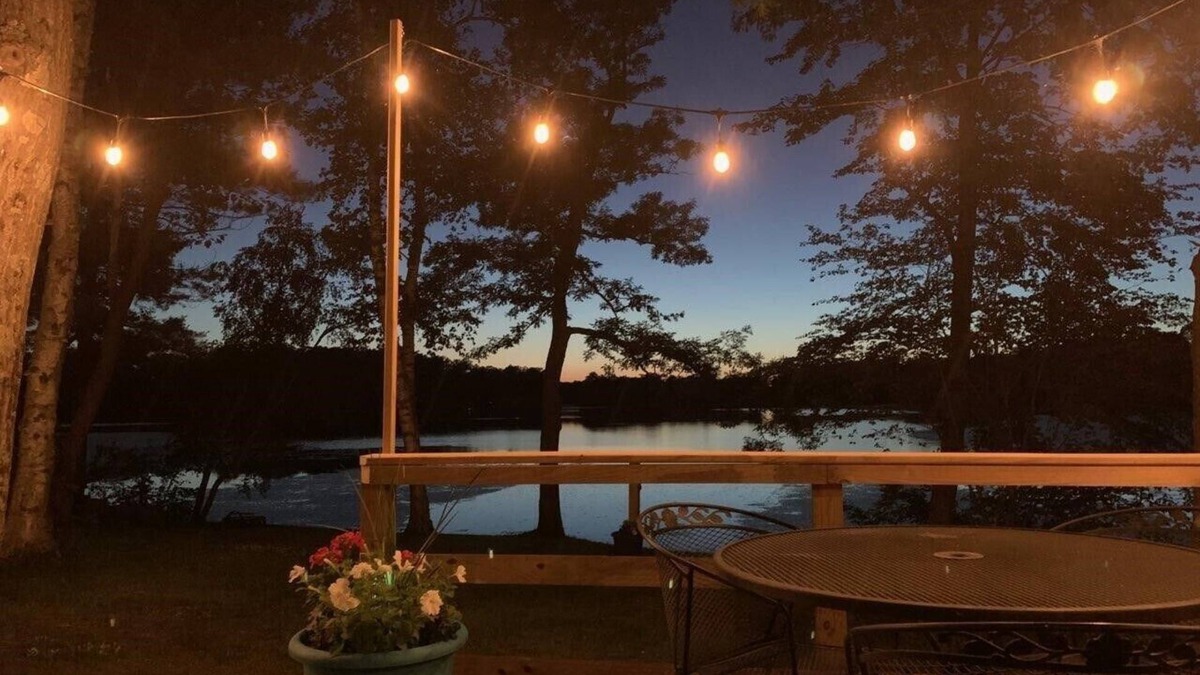 Luck Cabin | Spacious cabin right on the lake, perfect for your next family vacation!