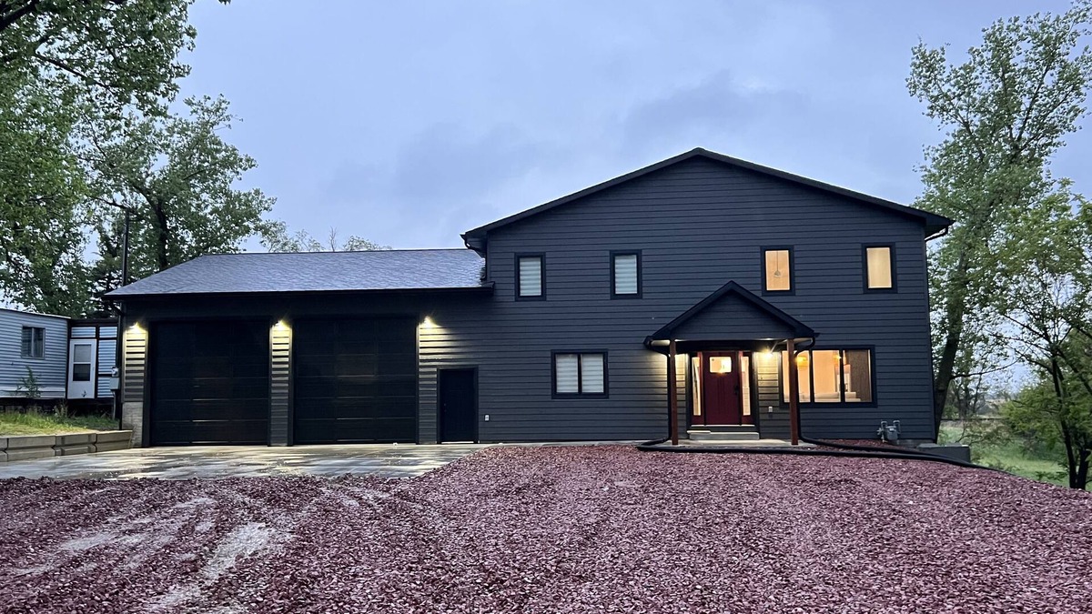 Republican City Cabin | Spacious cabin located half mile from Harlan County Lake. Sleeps 12 comfortably.
