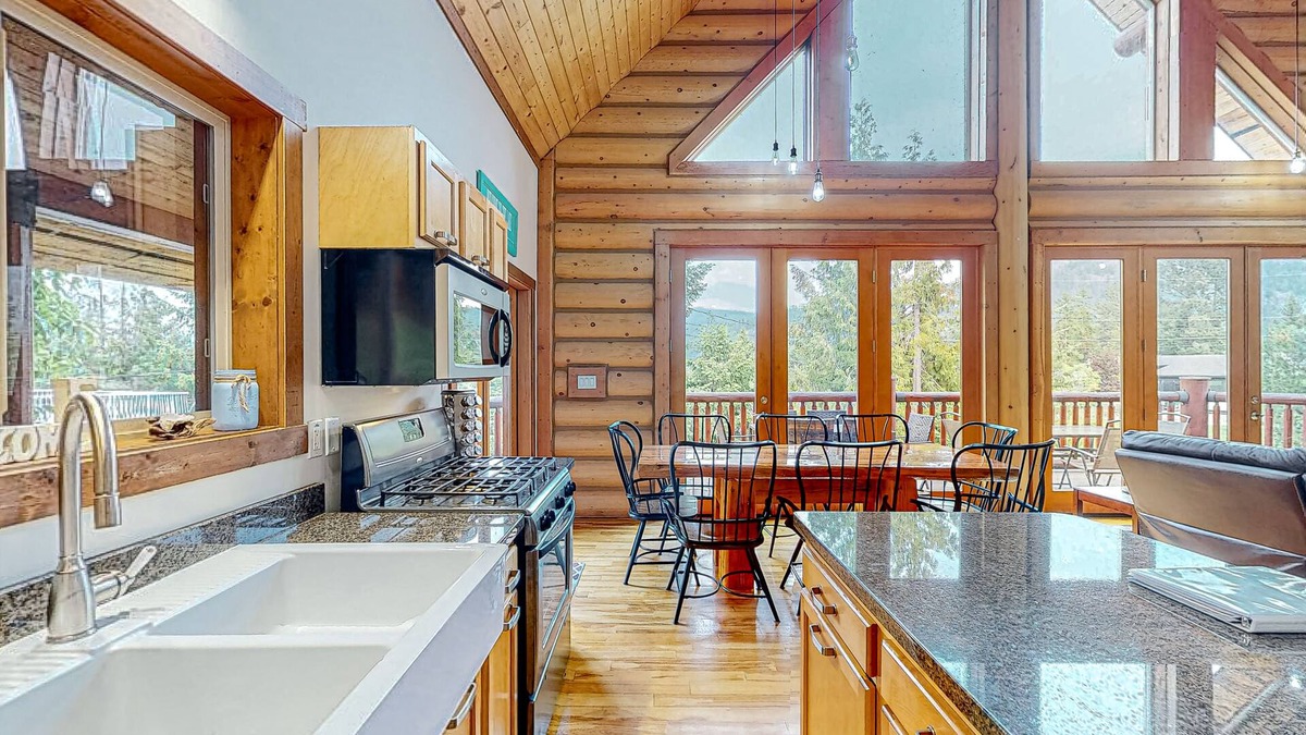 Christina Lake Cabin | Spacious cabin with fireplace, full kitchen, gas grill, patio, balcony, & W/D
