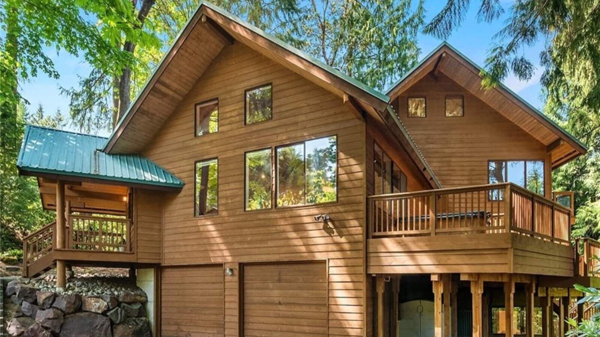 Lake City House | Spacious Cabin with hot tub, sauna, AC, loft, king bed, free parking