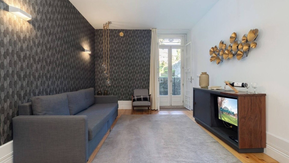 Lordelo do Ouro e Massarelos Apartment | Spacious Captivating Flat | Terrace