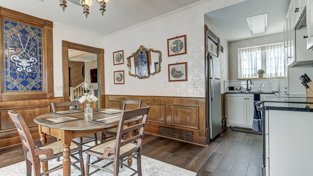 Springfield House | Spacious Carriage House | Private Entrance | Historic & Stylish