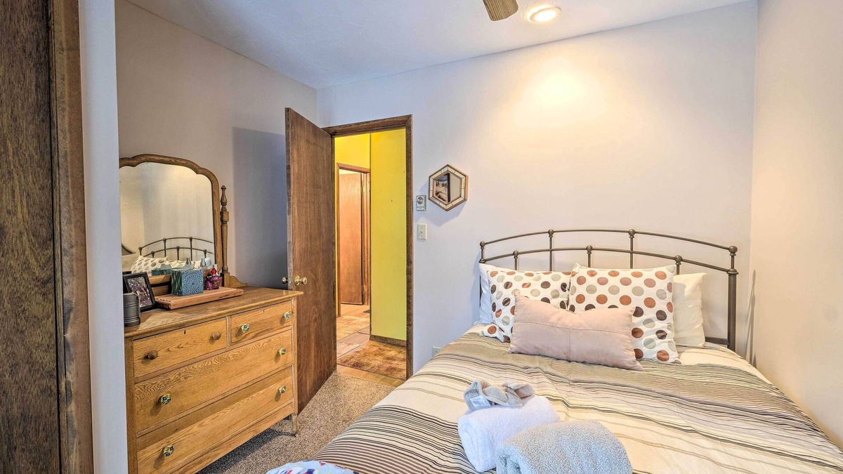 Maplecrest Cabin | Spacious Catskill Mountains ski cabin with fire pit