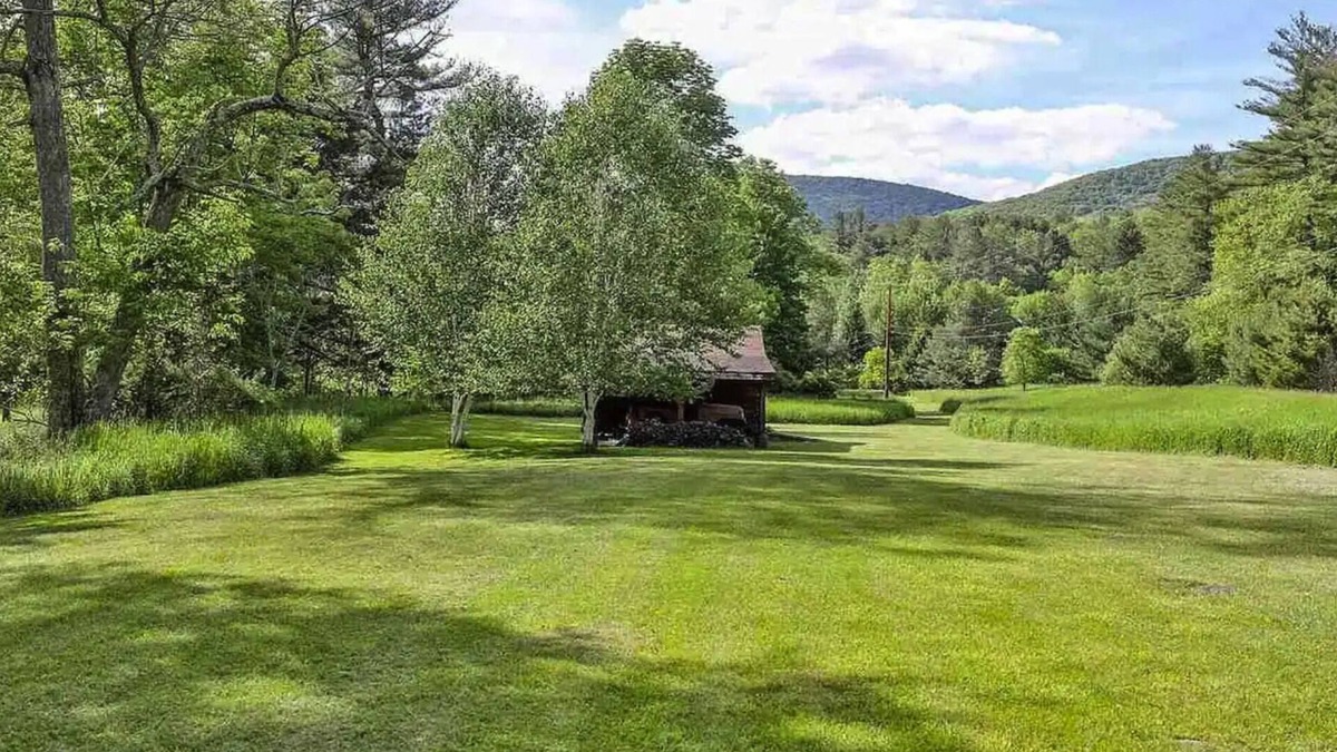 West Kill Cabin | Spacious Catskills Cabin w/Stream Near Hiking, Biking & Skiing