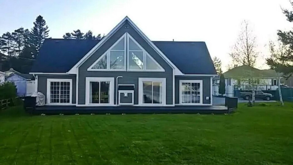 Humber Valley House | Spacious Chalet on Breathtaking Humber River
