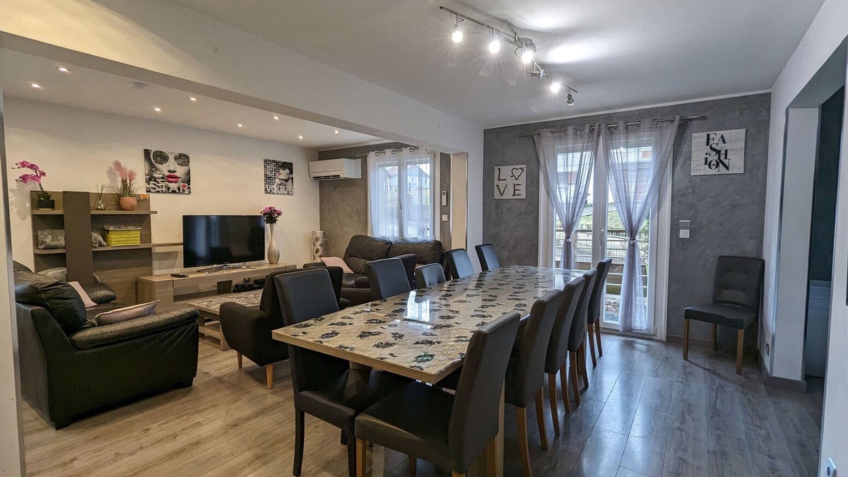 Ramonchamp Cottage | Spacious chalet with sauna, spa, and foosball, near ski resorts