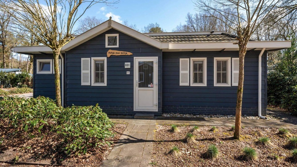 Hooghalen House | Spacious chalet with natural light, perfect for Drenthe’s nature.