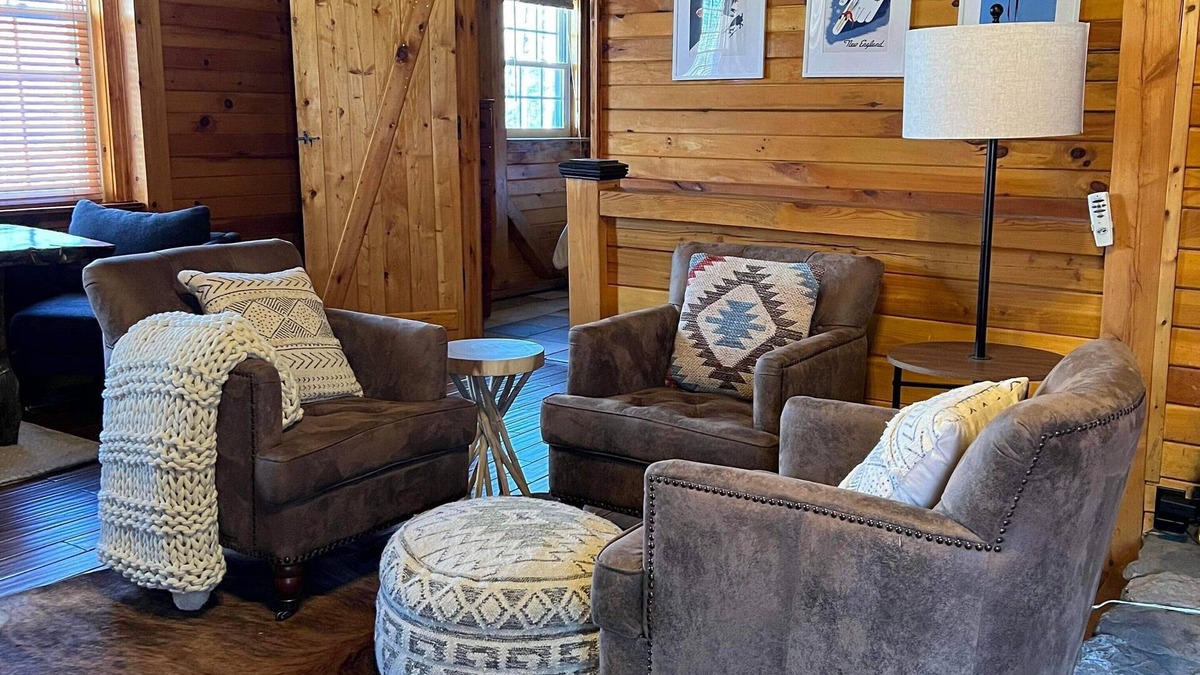 Waterford Cabin | Spacious & Charming Cabin - Close to Ski/Lakes!