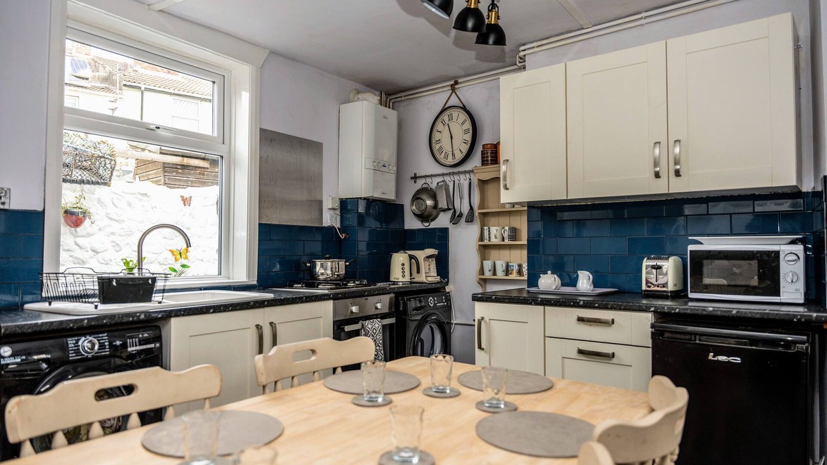 Hornsea Cottage | Spacious Charming Cottage near Lake and Sea