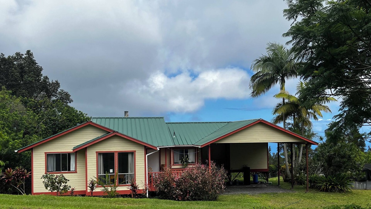 Papa House | Spacious charming private cottage on tropical Coffee Farm with ocean views