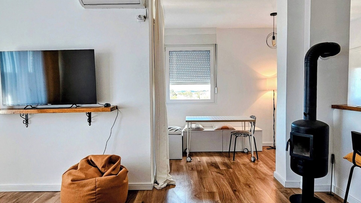 Odzaci Apartment | "Spacious City-View Apartment with Free Parking & Coffee