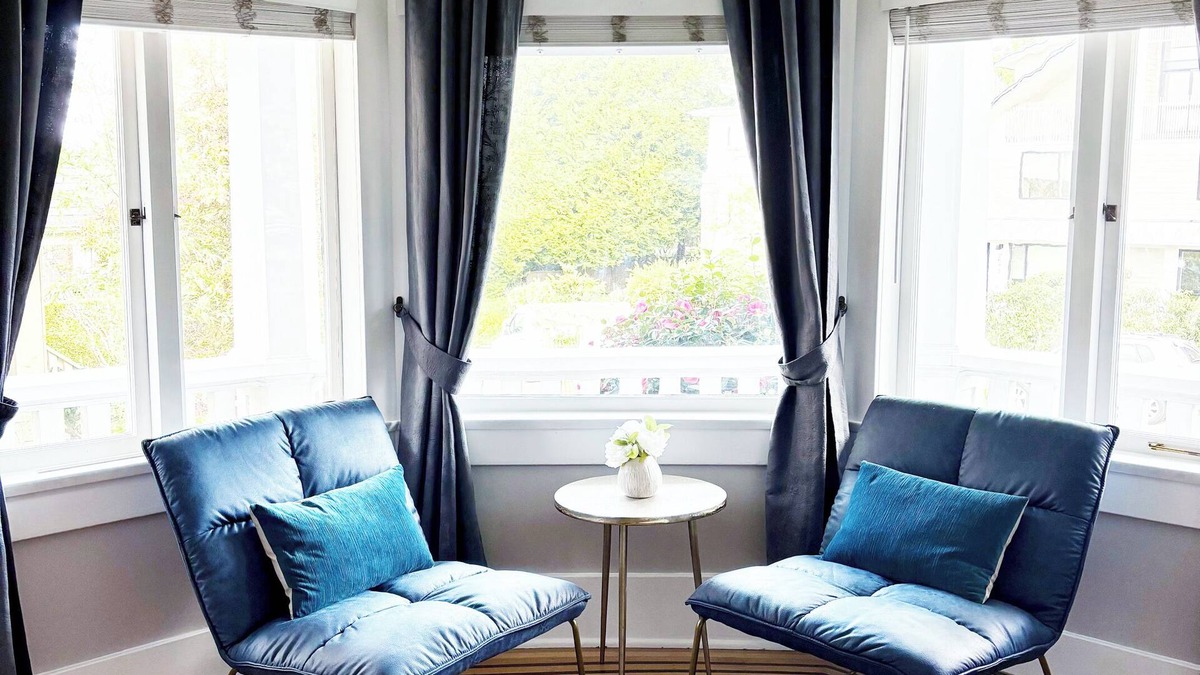 Kitsilano House | Spacious Classic 2BR - Kits Beach Sunsets & Seawall