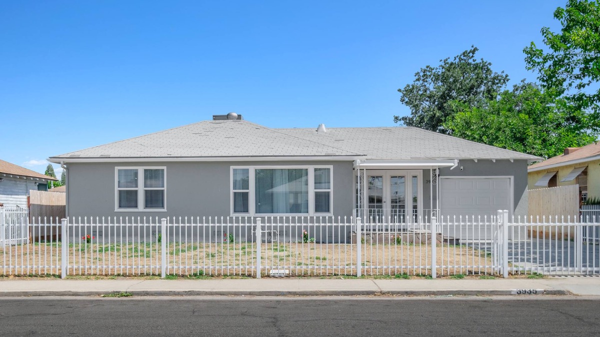 Raisin House | Spacious & Clean 2B/1Bth w Great Access to Airport