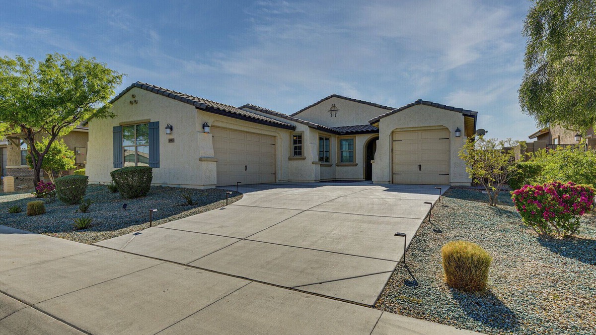 Montecito in Estrella House | Spacious, clean 4 bd/3 bath house w/private pool, patio close to sports, hiking