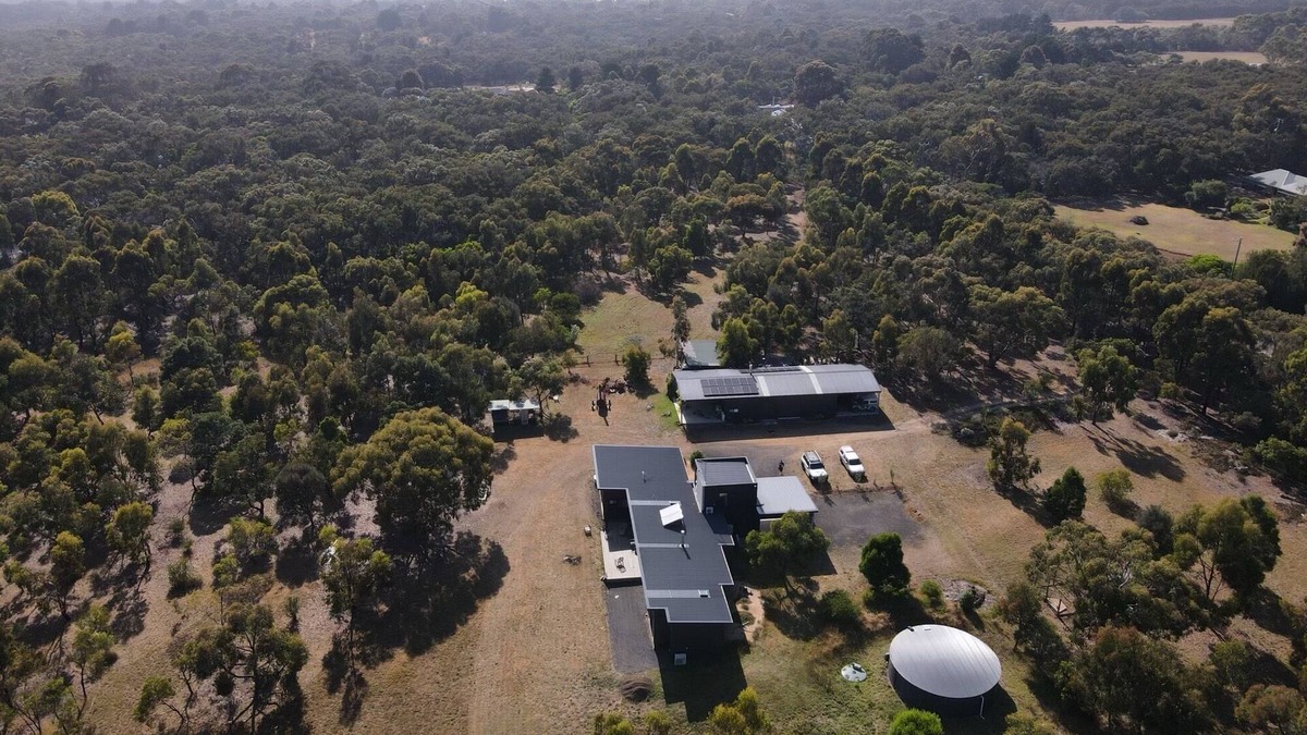 Bellbrae House | Spacious Coastal Oasis, Bush meets Beach Family Home