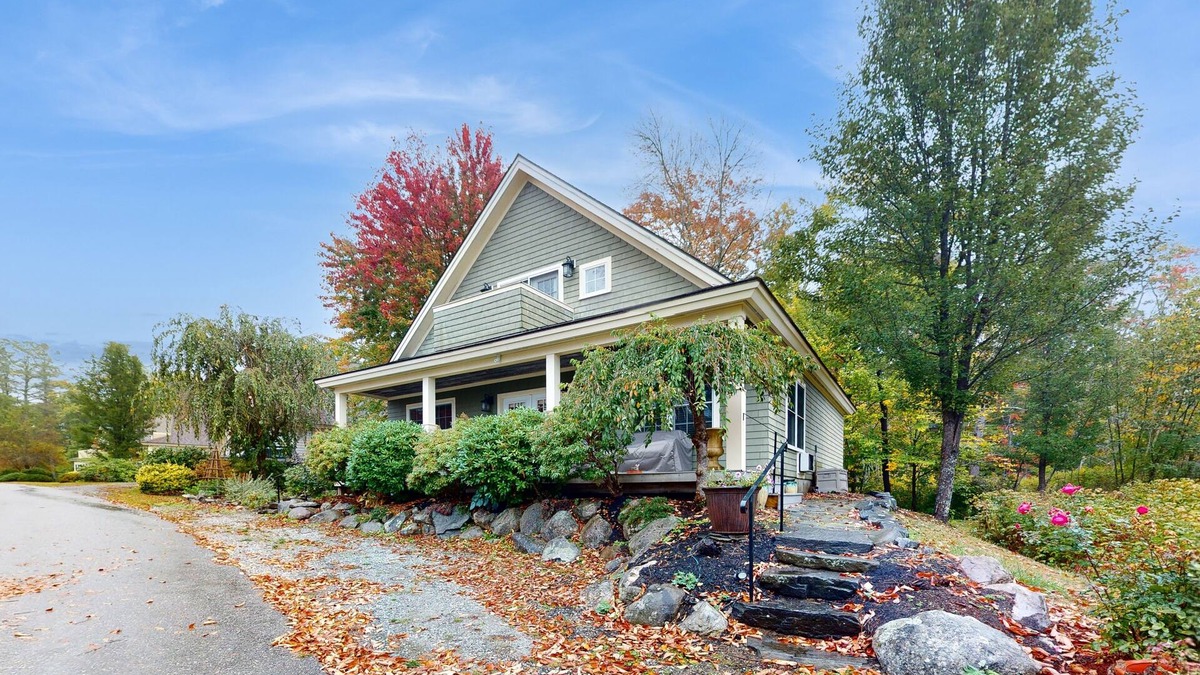 Edgecomb House | Spacious Coastal Retreat with its Scenic Outdoor Spaces