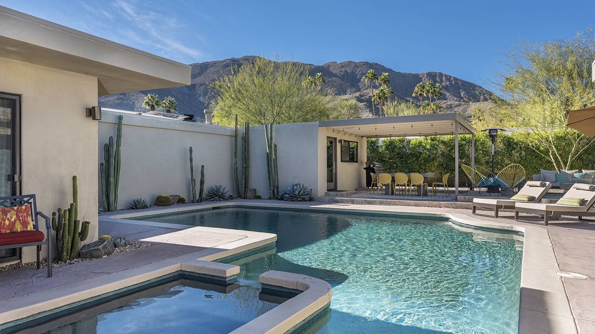 Magnesia Falls Cove House | Spacious, Comfortable, Stylish House with Privacy and Killer Views. Dogs Welcome