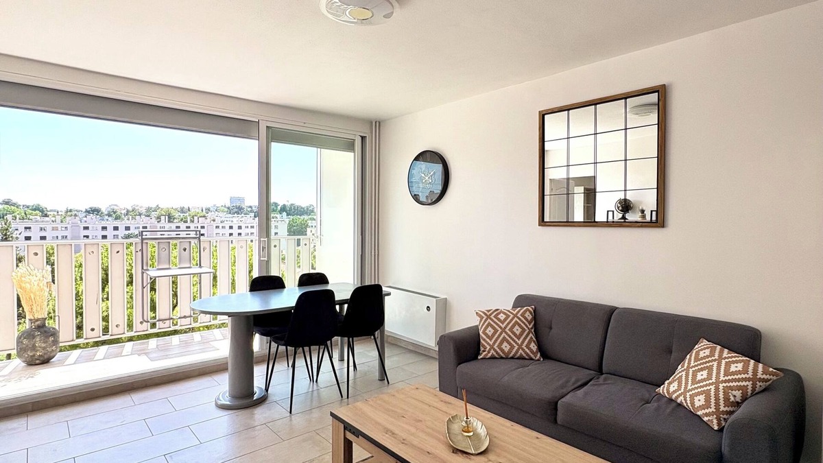 Lemasson Apartment | Spacious, comfortable family apartment near the city center