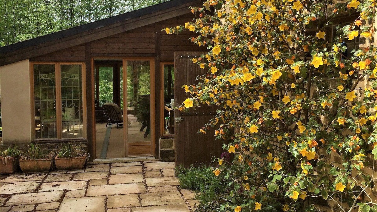 Ceauce House | Spacious, comfortable farmhouse in a quiet location, sleeps 20, large garden.
