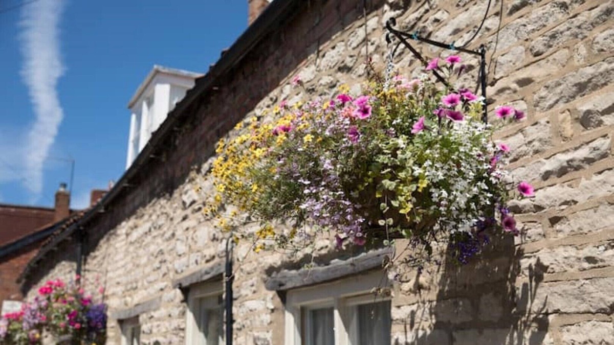 Pickering Cottage | Spacious Comfortable 17th Century Yorkshire Longhouse. Great Holiday Location!