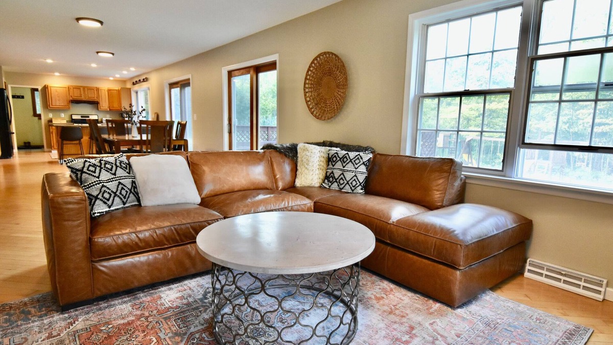 East Haven  Rutland County House | Spacious, comfortable home, close to Killington and Pico. Sleeps 8.