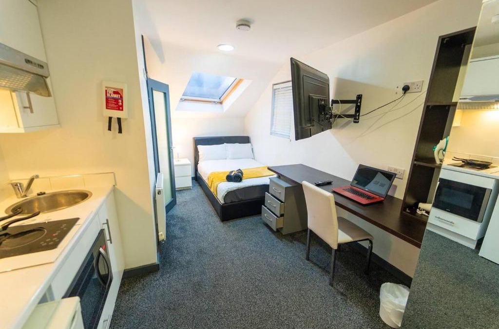 Selly Oak Apartment | Spacious Comfortable studio near the university