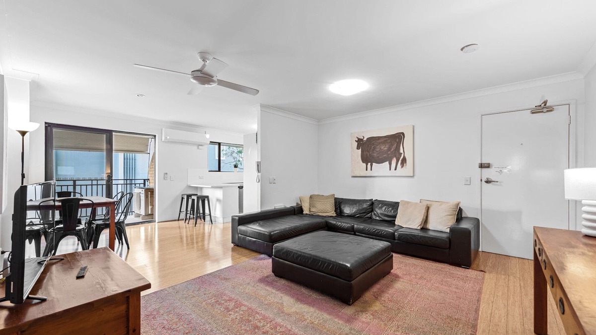 Milton Apartment | Spacious & Comfy 2 Bed/2 Bath/2 Car Apartment in Auchenflower
