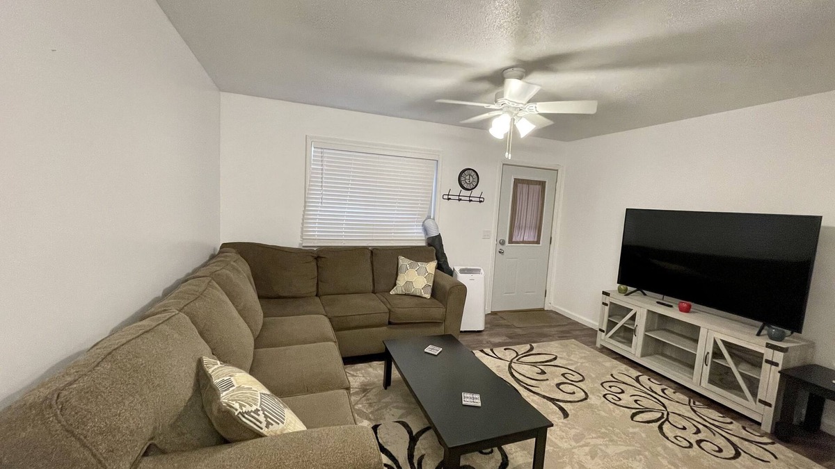 Ligonier Apartment | ★Spacious & Comfy Small-Town Gem♥ | ♛King Bed, pkg