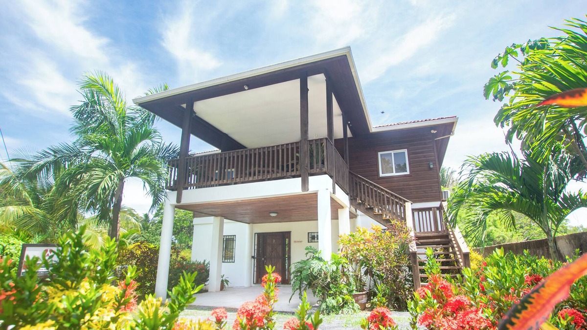 Gibson Bight Condo | Spacious condo unit in West End paradise!