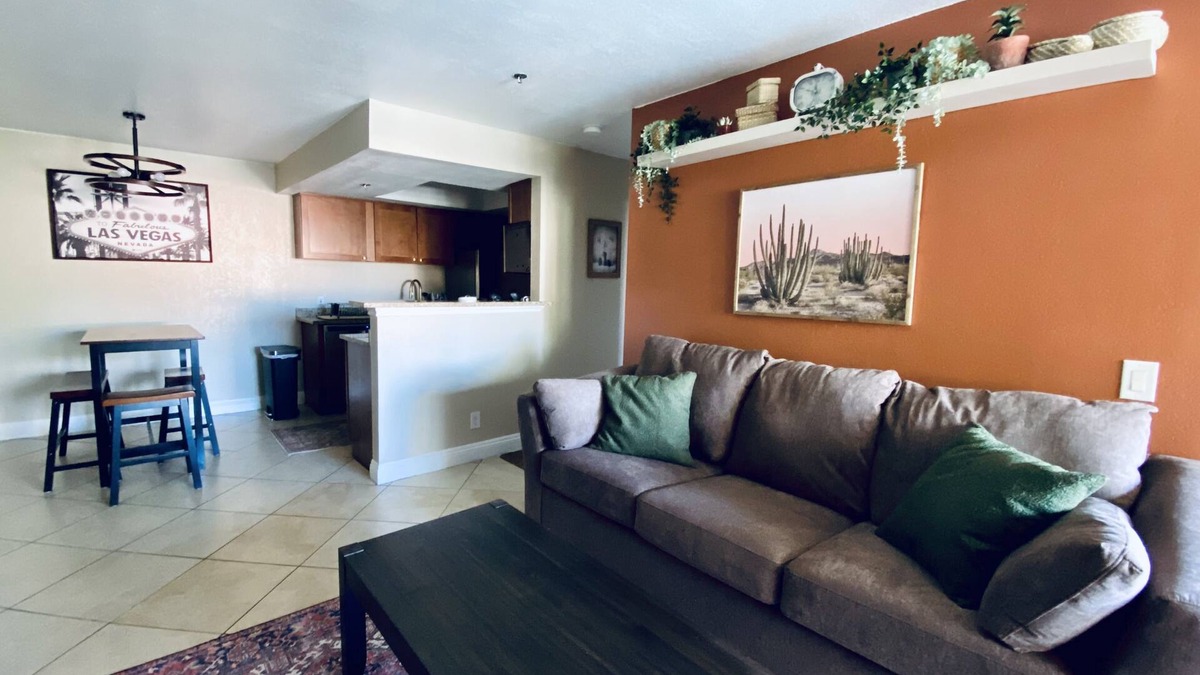 Las Vegas Apartment | Spacious condo w/pool 5 min to strip