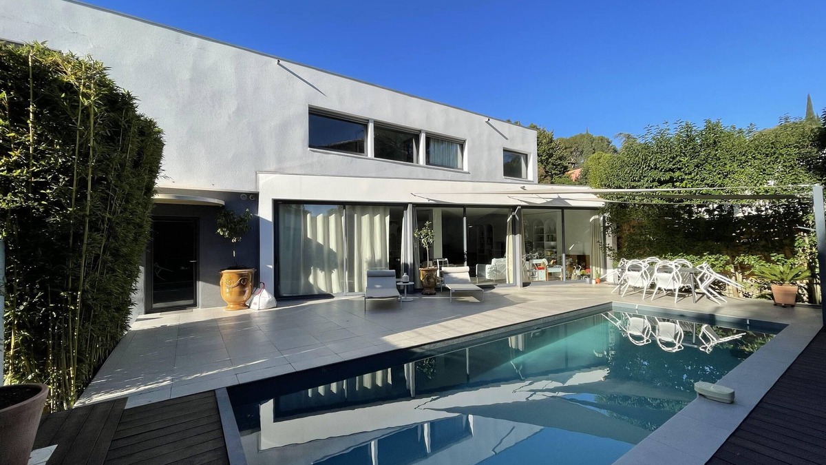 Mont Duplan House | Spacious contemporary villa in town center