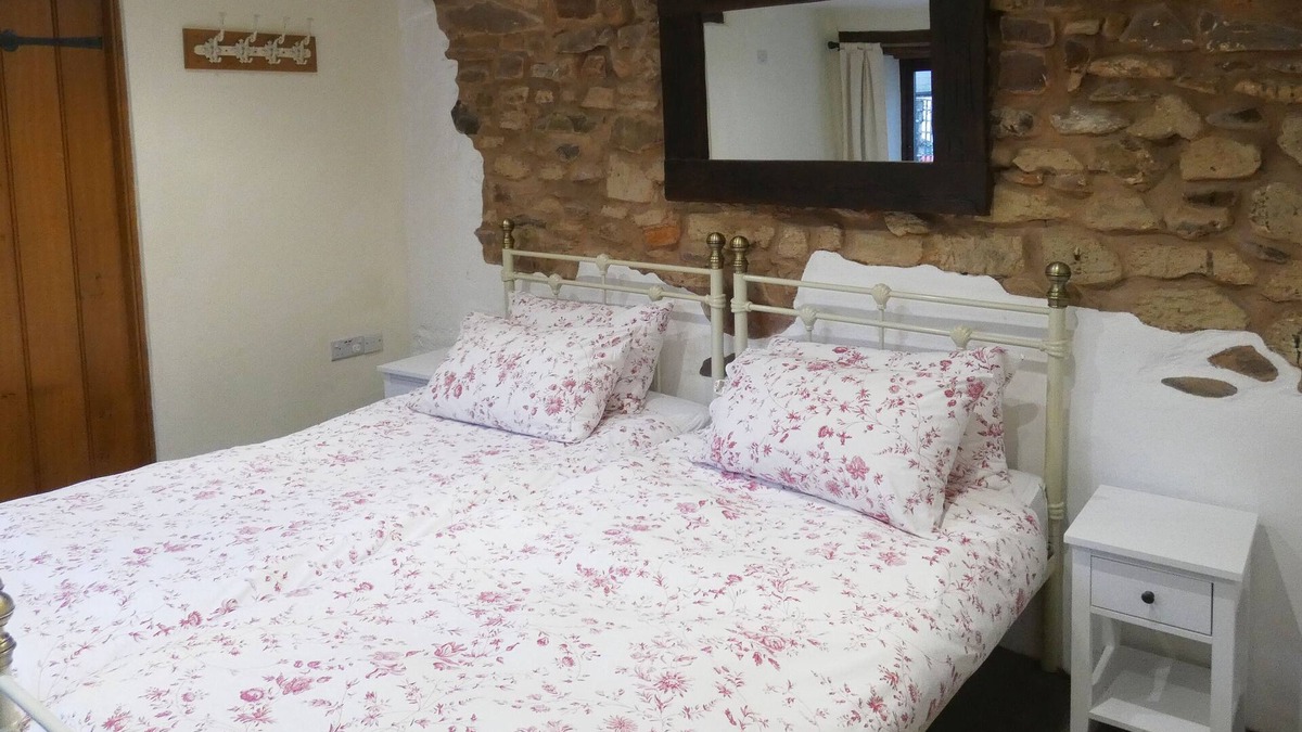 Cullompton House | Spacious Converted Barn on a Flower Farm, Devon Countryside, Family Friendly