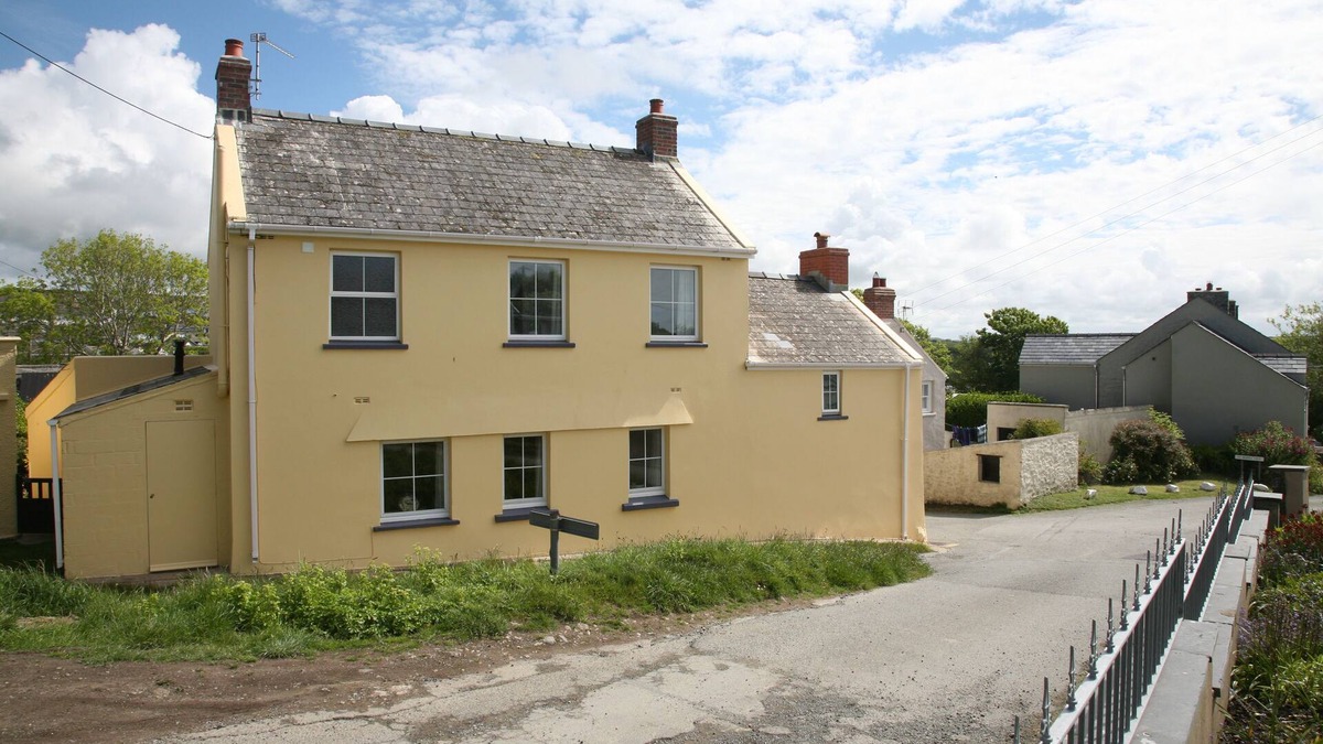 Solva Cottage | Spacious, cosy home on the Pembs coastal path, close to St. Davids and beaches
