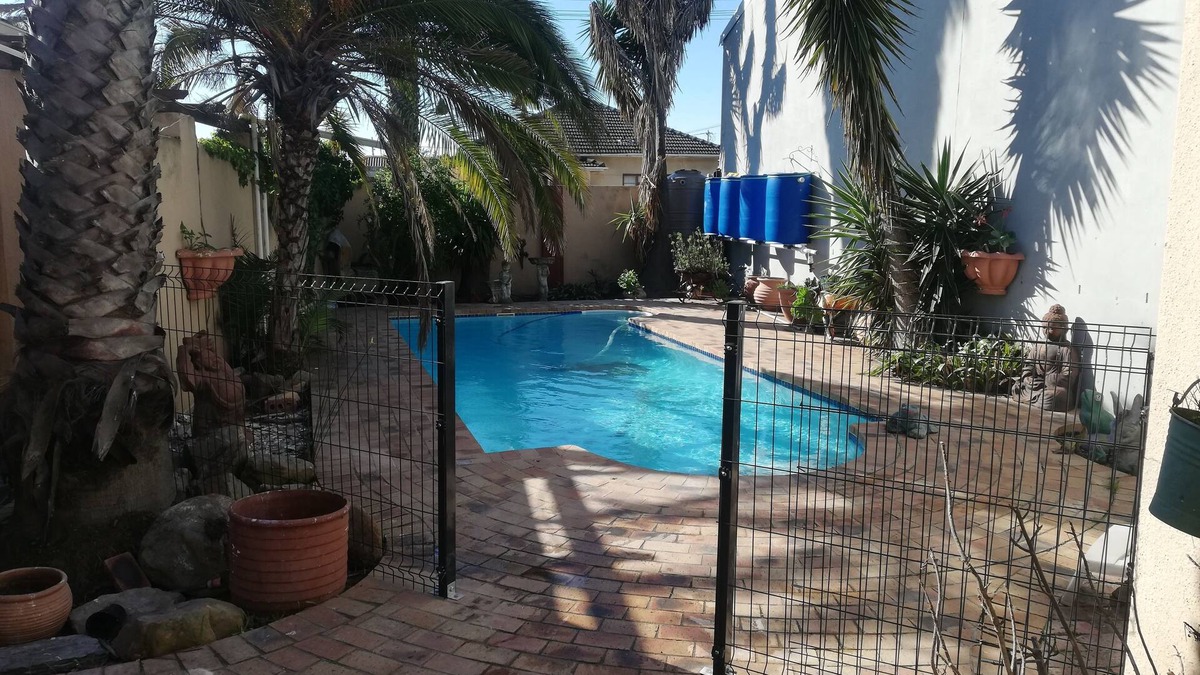 Cape Town House | Spacious, cosy, modern and secure family home