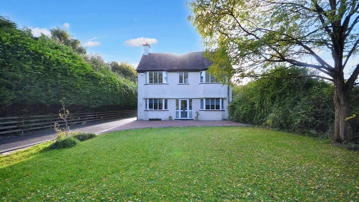 Kemerton House | Spacious Cotswolds House & Garden w/Hot Tub