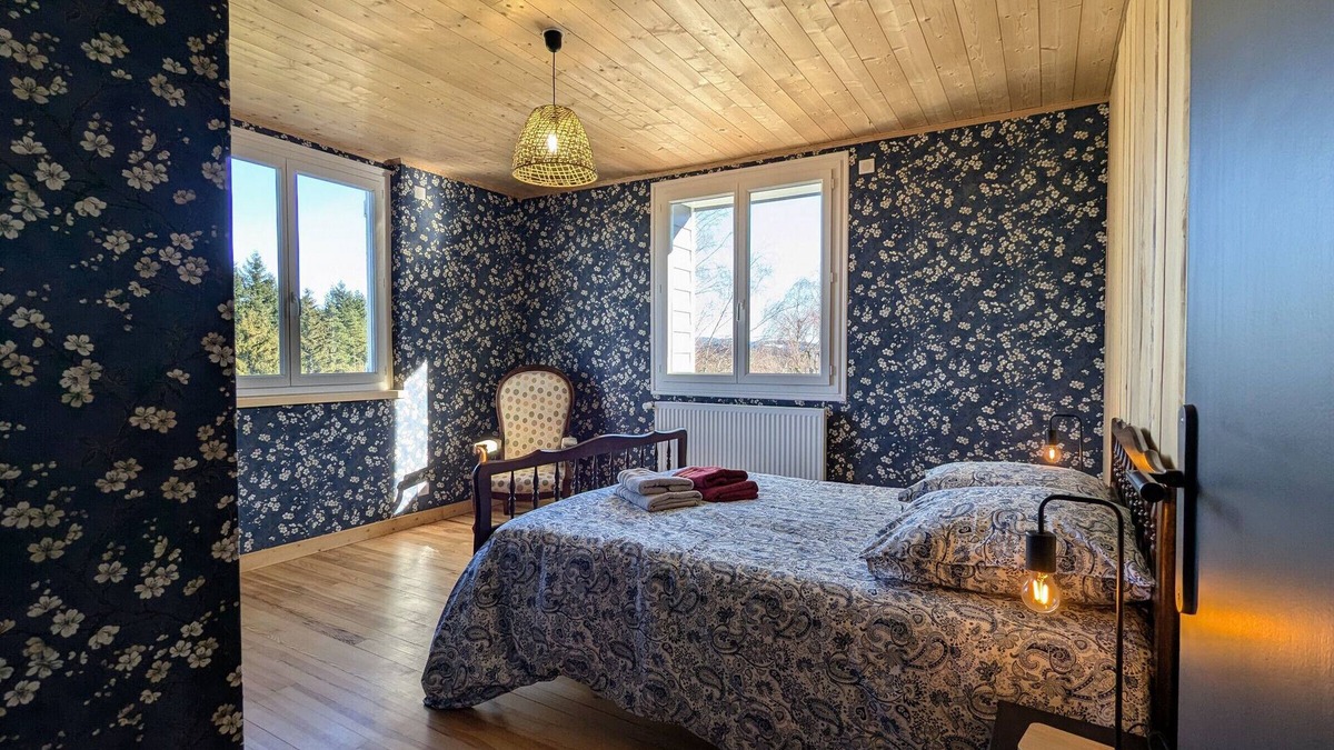 Tence Cottage | Spacious cottage for 10 pers. with large garden in Tence