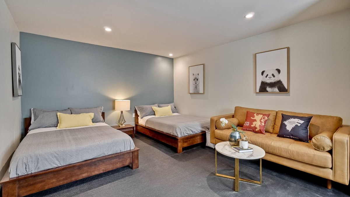 Crescent Park Cottage | Spacious cottage near Stanford with AC