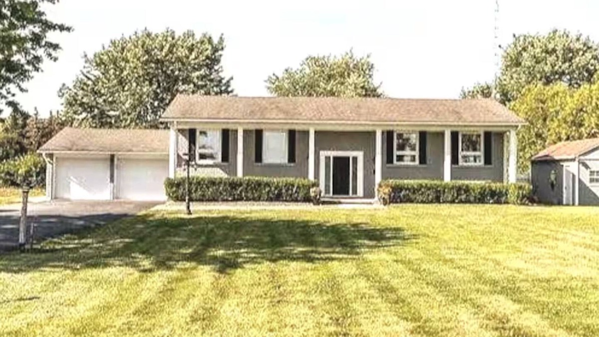 Halton Regional Municipality House | Spacious cottage retreat minutes from popular trails, restaurants and shopping.