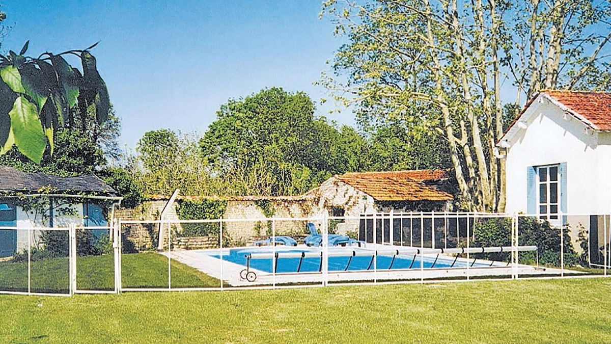 Cresse House | Spacious cottage, renovated to provide you with comfortable and modern accommodation.