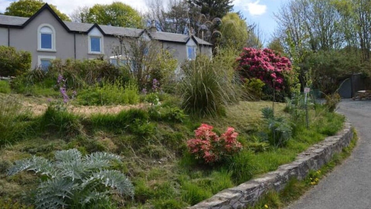 Kilcreggan Cottage | Spacious cottage with stunning loch views