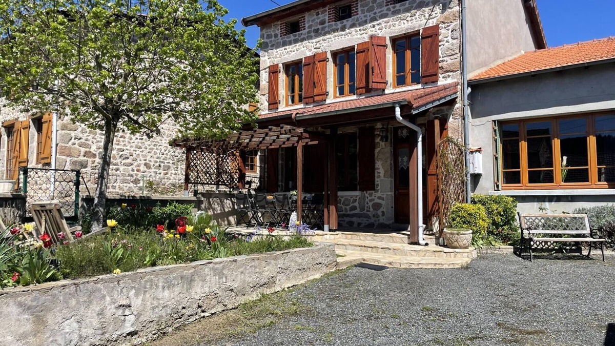 Laprugne Cottage | Spacious cottage with garden, pets allowed