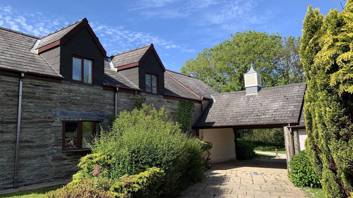 Ferwig Cottage | Spacious Cottage within a short distance from four beautiful beaches