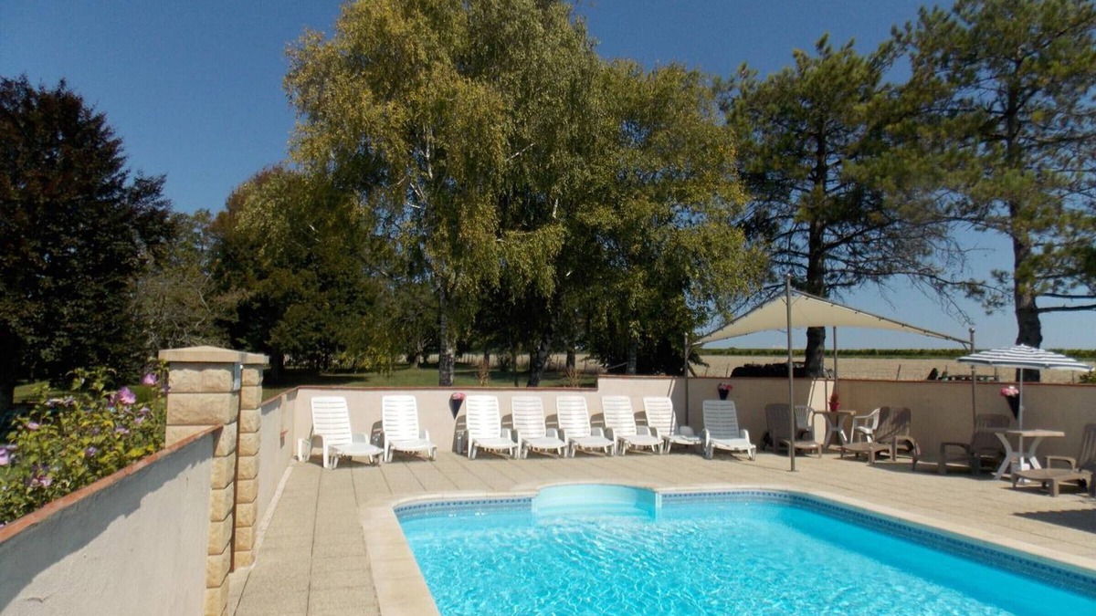 Angeduc Cottage | Spacious cottage with heated pool, garden, WIFI, and pet-friendly