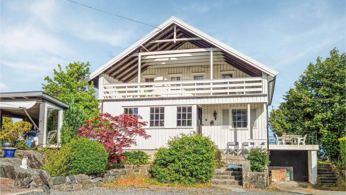 Grimstad House | Spacious cottage with fjord view of old fishing village.