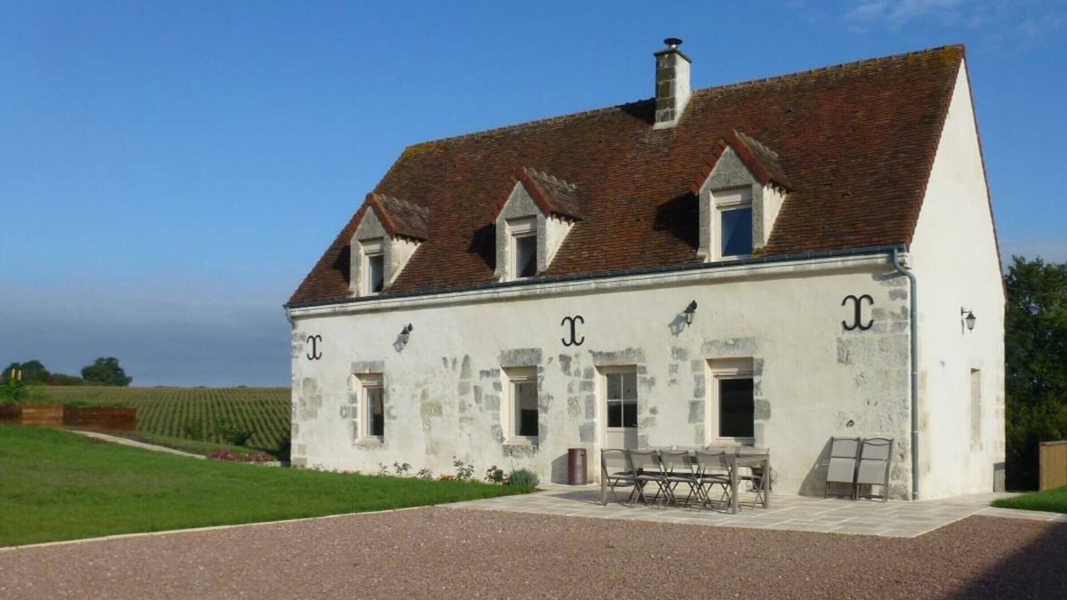 Mauves-sur-Huisne Cottage | Spacious Countryside Retreat with Modern Amenities, Games Area, and Wildlife Views