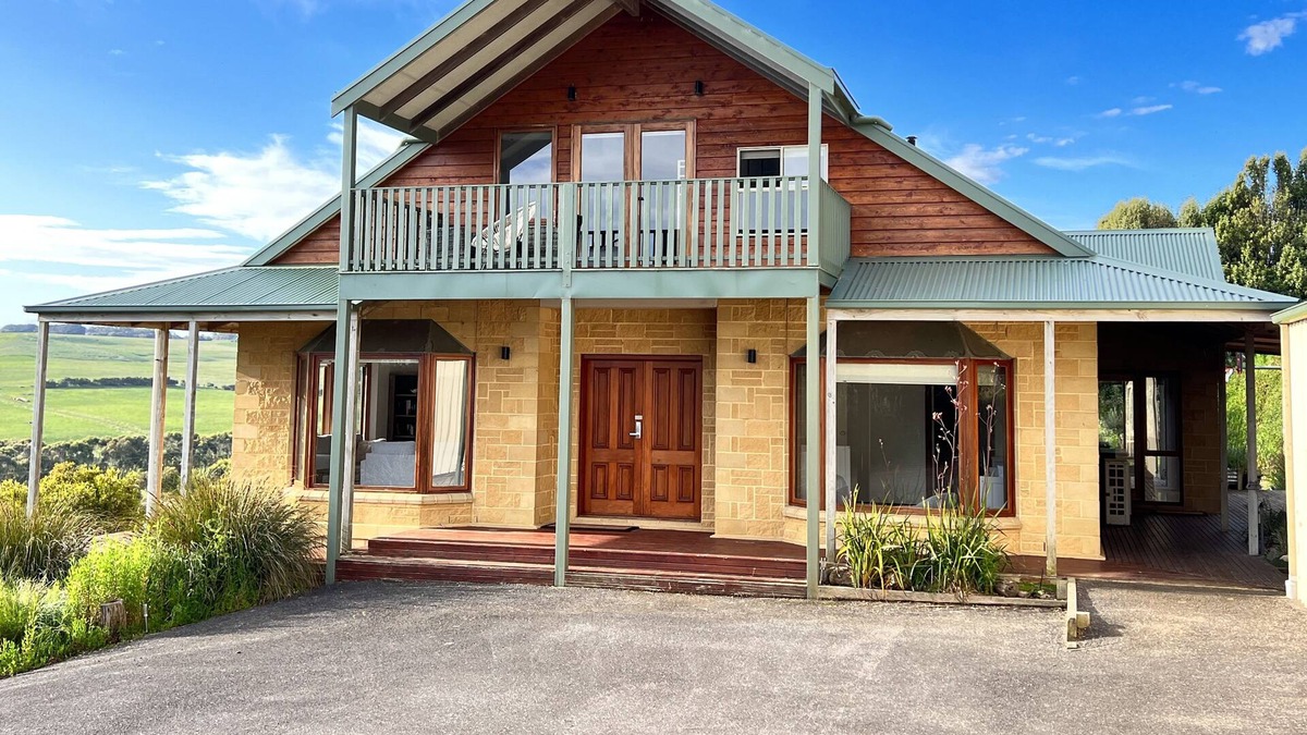Port Campbell House | Spacious country coastal house near Great Ocean Road