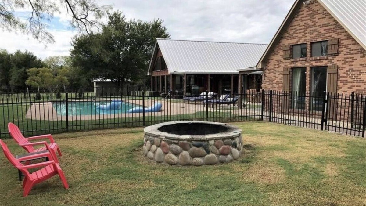 Era House | Spacious Country Home Entire house Sleeps 10 3500 sq ft