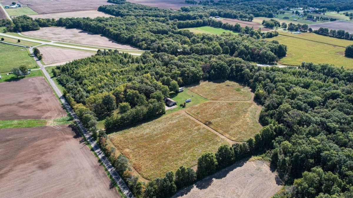 Flora House | Spacious Country Home on 25 acres