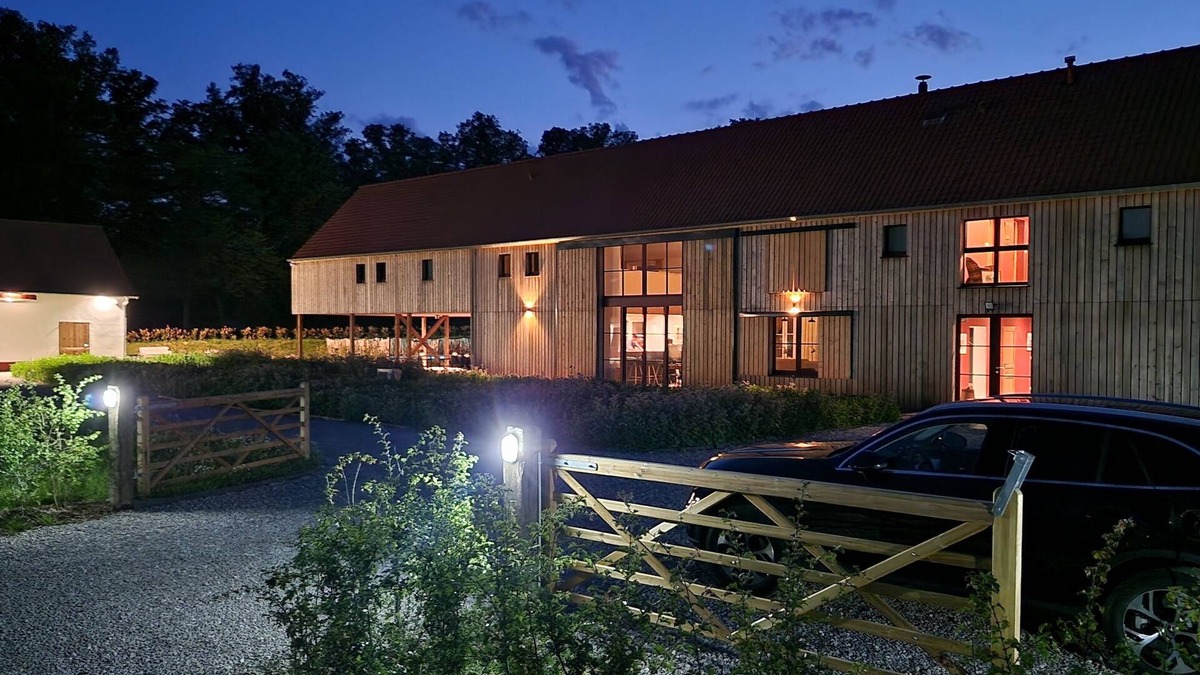 Tramecourt House | Spacious country house, private pool, 2 charging stations, 15 p.