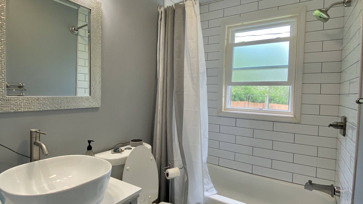 Nicholasville House | SPACIOUS country home, Sleeps 6 adults